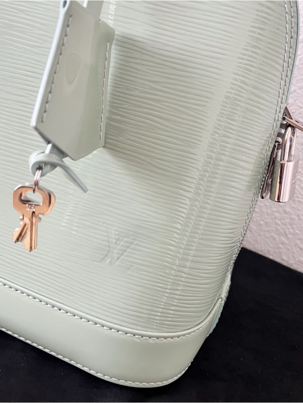 Louis Vuitton Alma PM Electric Epi Leather Green Satchel Bag Silver Hardware - Picture 3 of 10